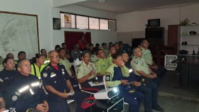 Realizan conversatorio para reforzar procedimientos y atención ciudadana