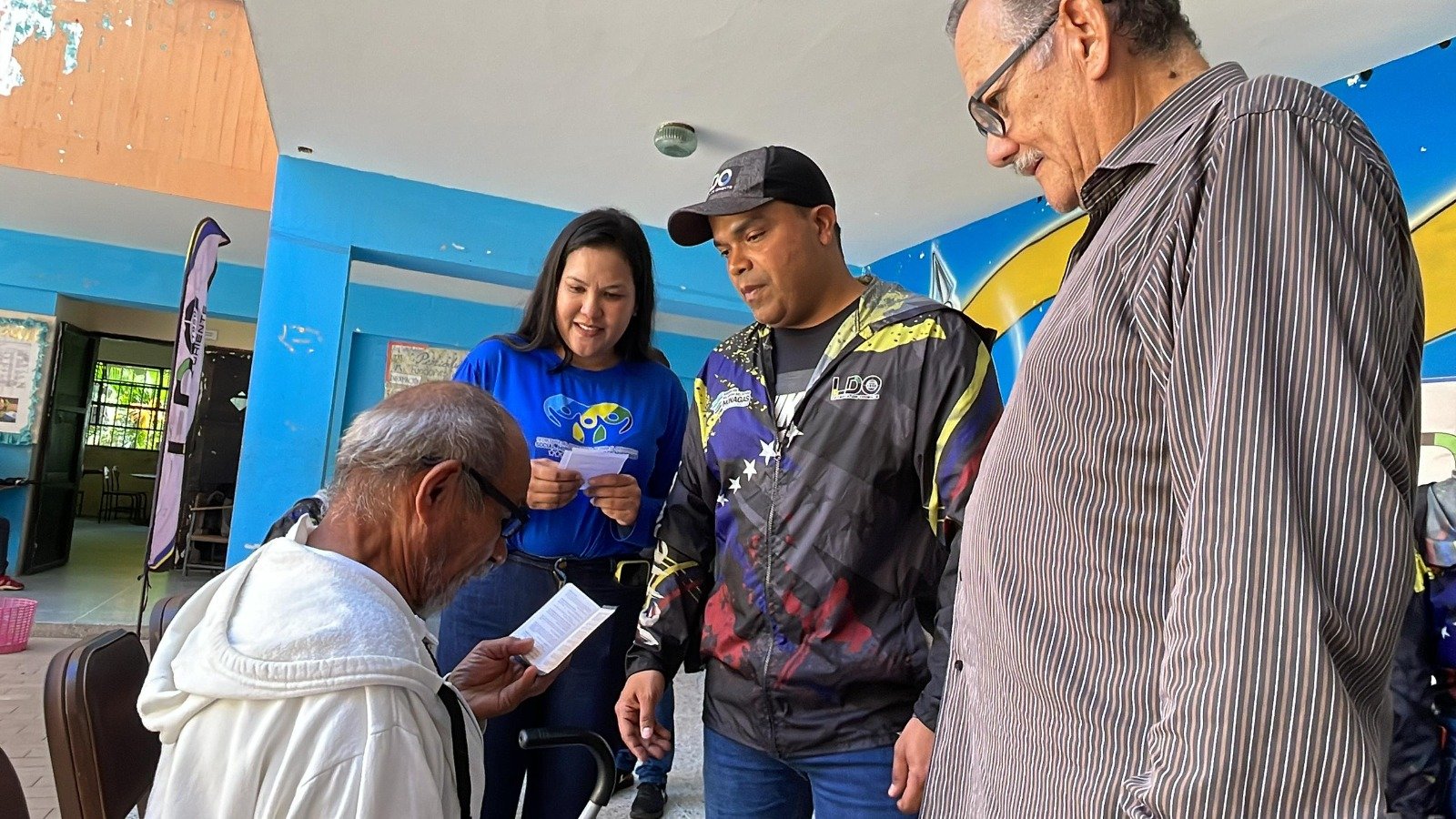 Más de 100 abuelos disfrutaron de jornada médica y recreativa en La Floresta