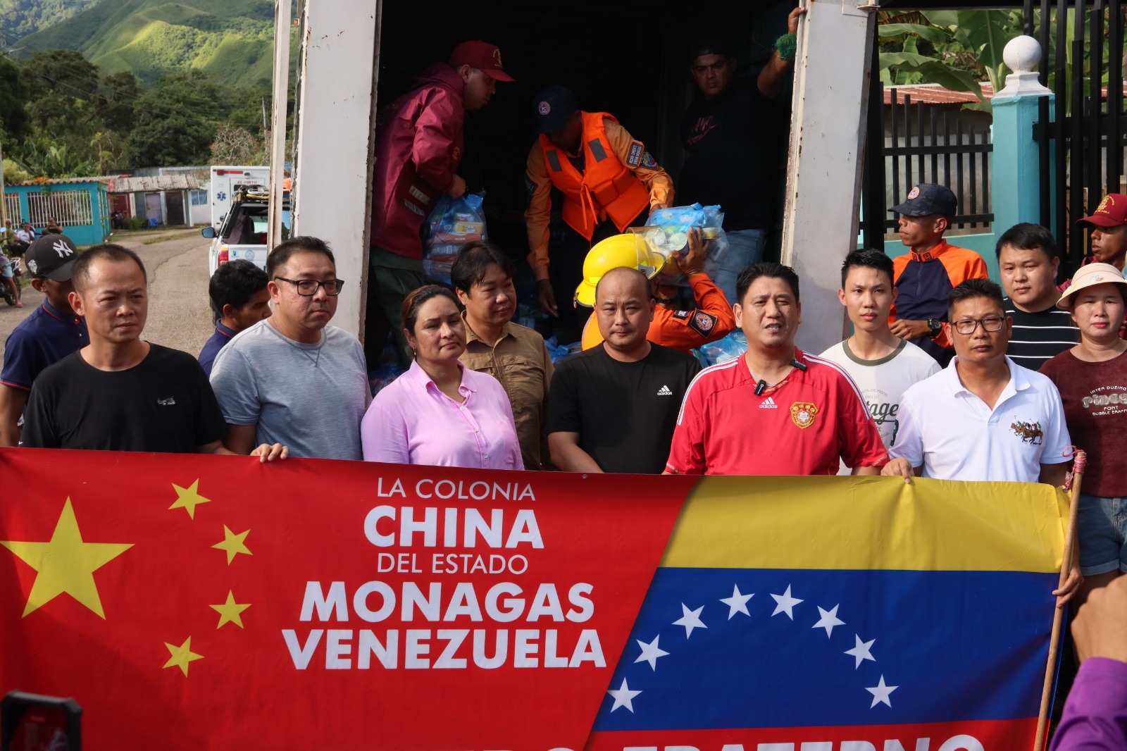 Comunidad china brinda apoyo a los damnificados de Piar con donaciones de alimentos y agua