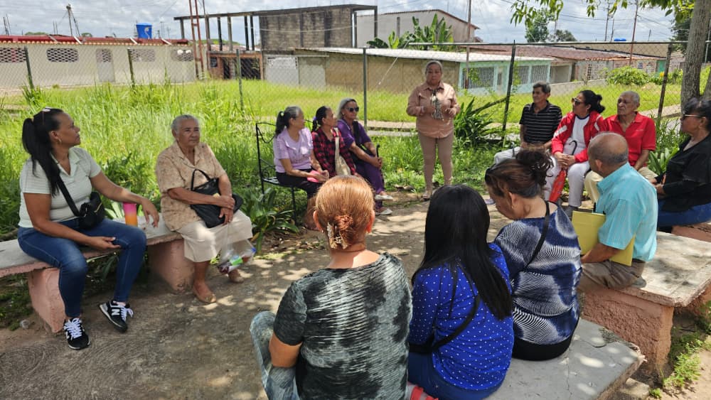 Asamblea de adultos mayores discute reformas a la ley que los protege