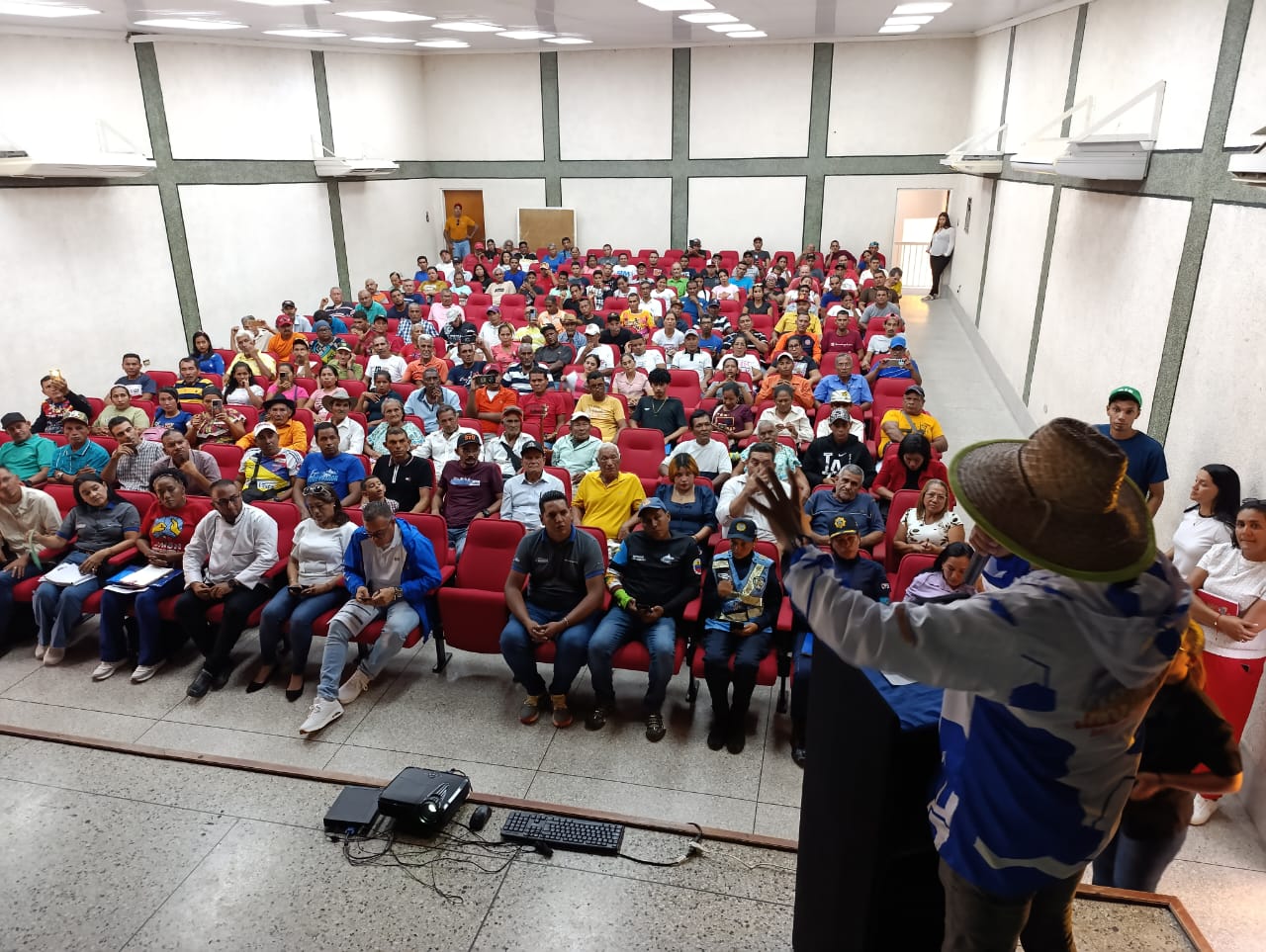 Fortalecen el sector cacaotero en Punceres con miras a la transformación económica