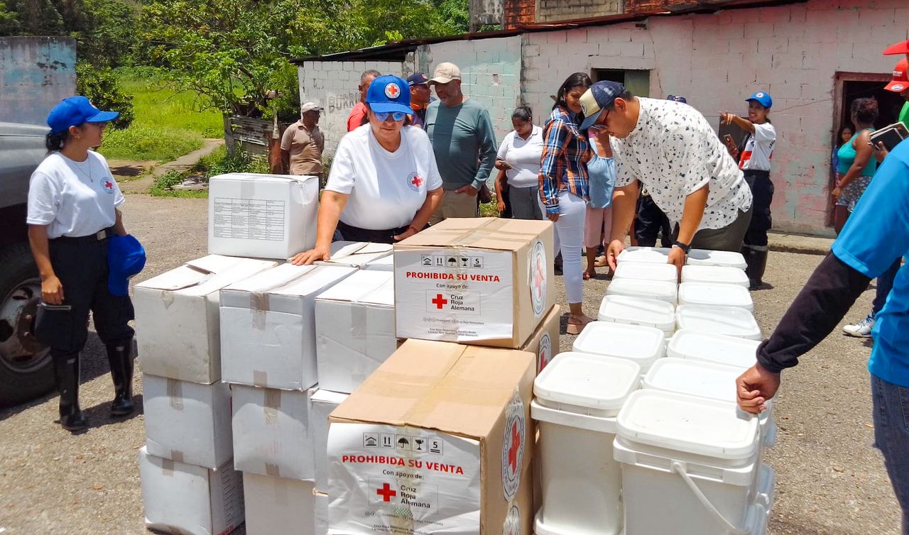 Cruz Roja y Alcaldía de Bolívar brindan atención a 190 familias afectadas por las lluvias en Monagas