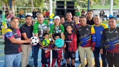 Rehabilitan la cancha y el parque El Cafetal en San Antonio de Capayacuar