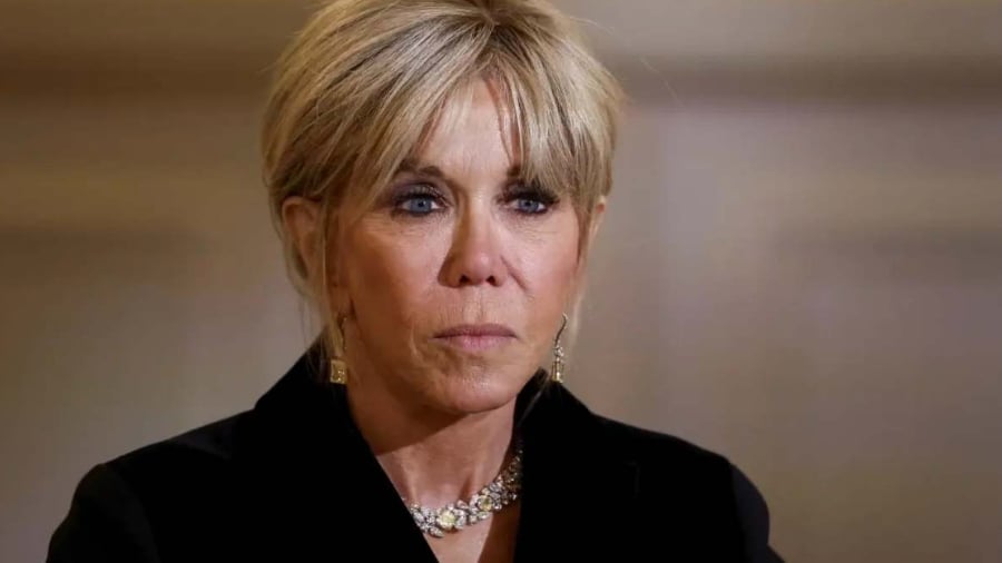 Esposa de Macron acusada de transfobia y discriminación