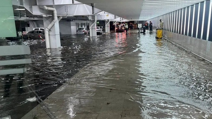 Aeropuerto de la Ciudad de México colapsa por inundaciones tras intensas lluvias