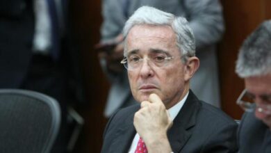Condenan a Expresidente Álvaro Uribe por Soborno y Fraude Procesal: 12 Años de Prisión Domiciliaria.