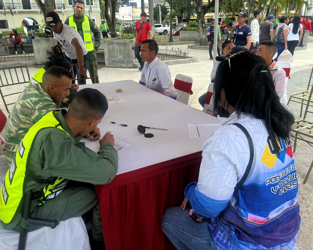 Funcionarios del CNE cumplieron con el llamado de alistamiento a la Milicia Nacional Bolivariana.