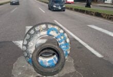 Conductores alertan sobre riesgo de alcantarilla sin tapa en la Av. Bella Vista