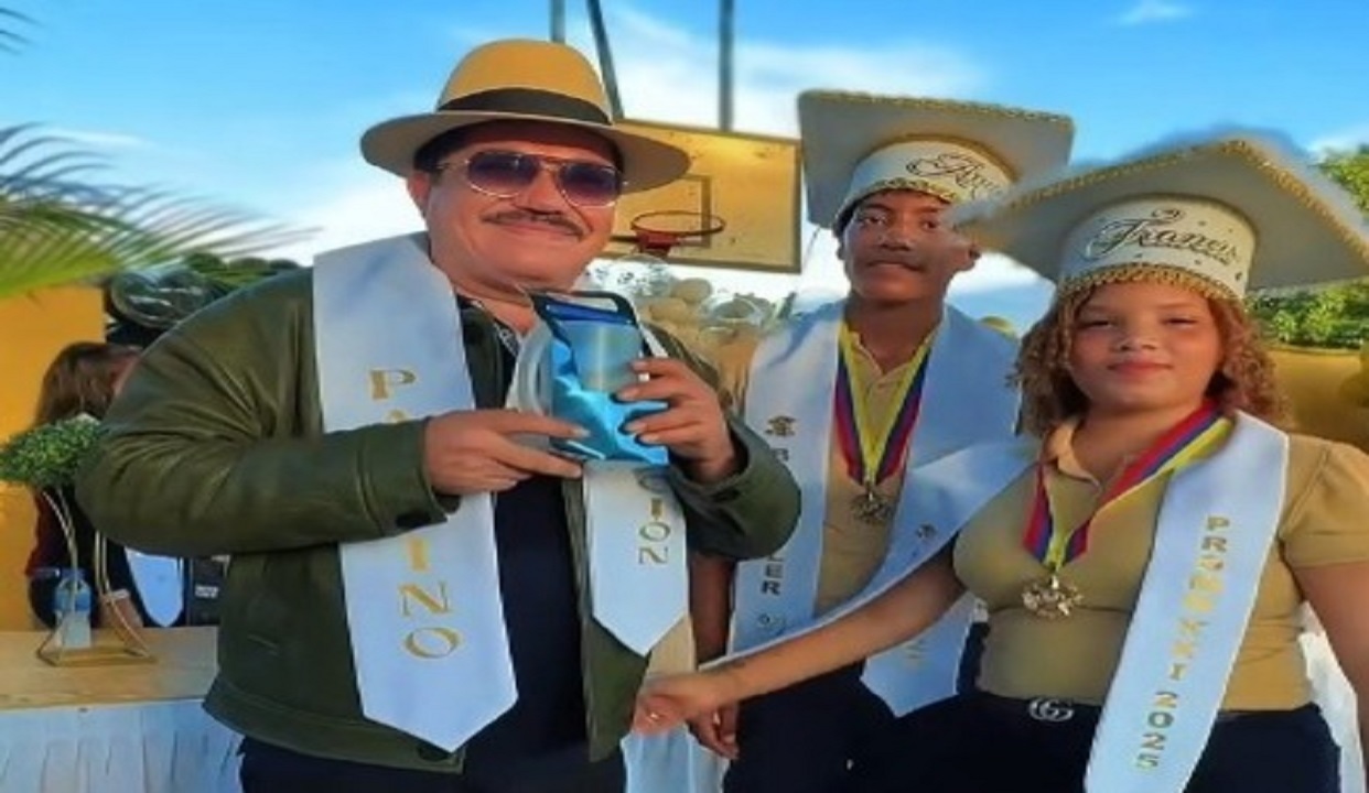 Luis Silva se convierte en padrino de 140 bachilleres en Charallave, Miranda