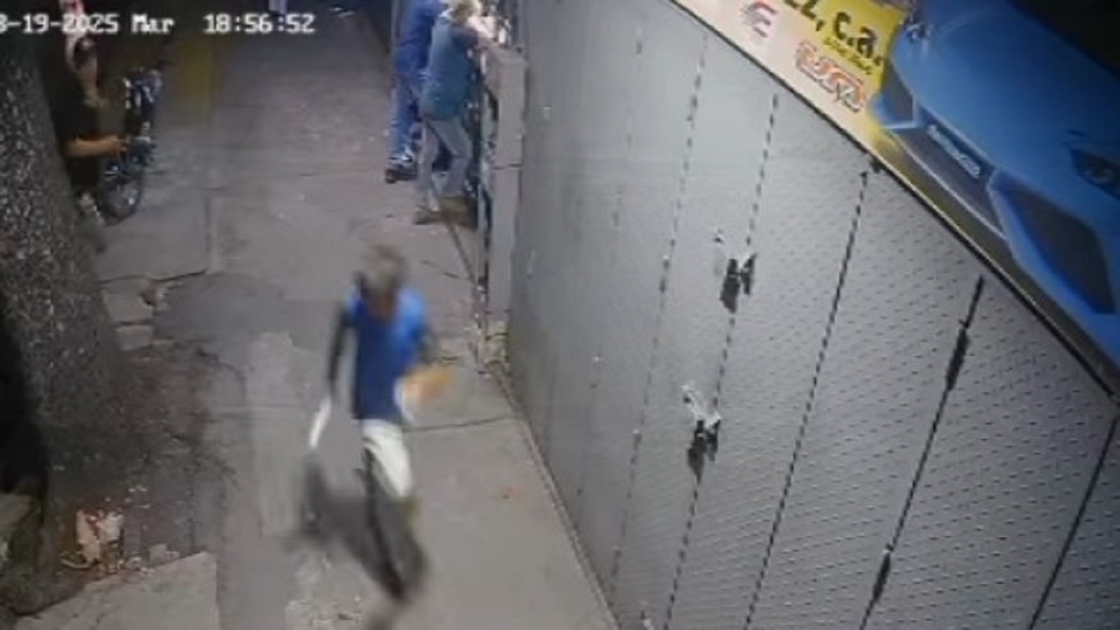 Un hombre fue apuñalado por un joven con presuntos problemas de salud mental