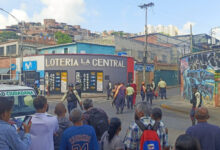Dos personas mueren electrocutadas por un cable de alta tensión desprendido en Caracas