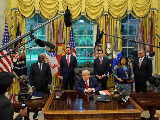 Ruanda acuerda recibir a 250 migrantes bajo el plan de deportación de Trump