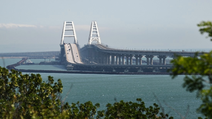 Rusia frustra ataque terrorista con coche bomba contra el puente de Crimea