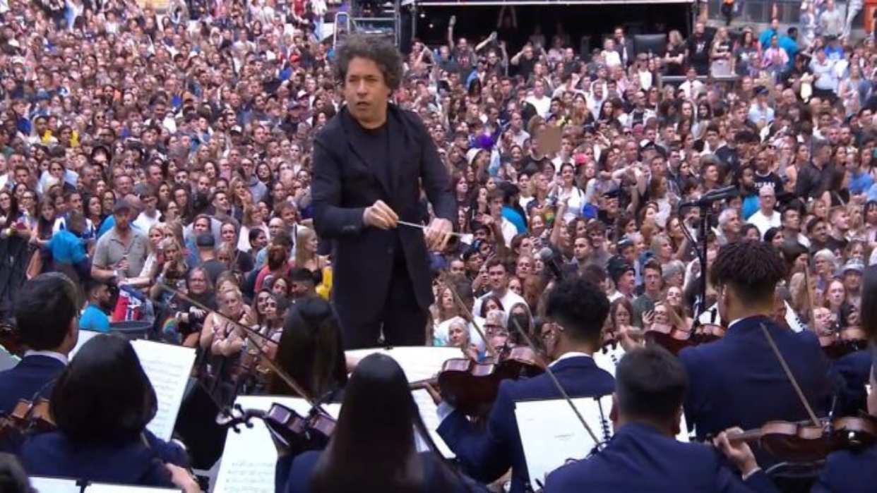 Ovación en Londres: La Orquesta Simón Bolívar se une a Coldplay en su gira y eleva el nombre de Venezuela
