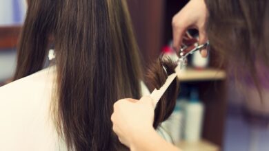 ¿Cabello seco o mojado? Descubre cómo influye en el resultado de tu corte