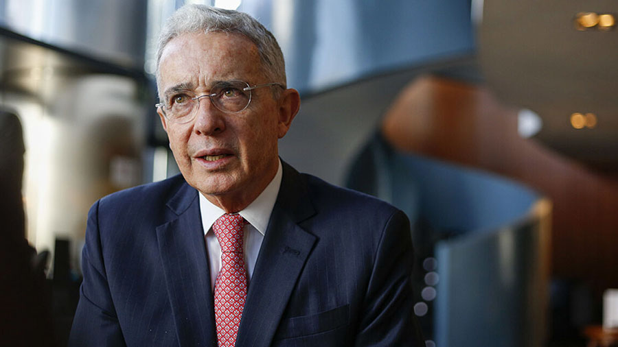Decisión de tribunal: La justicia ordena la libertad inmediata de Uribe