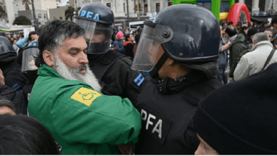 Tensión en Argentina: La policía reprime protesta por el veto a la Ley de Emergencia en Discapacidad