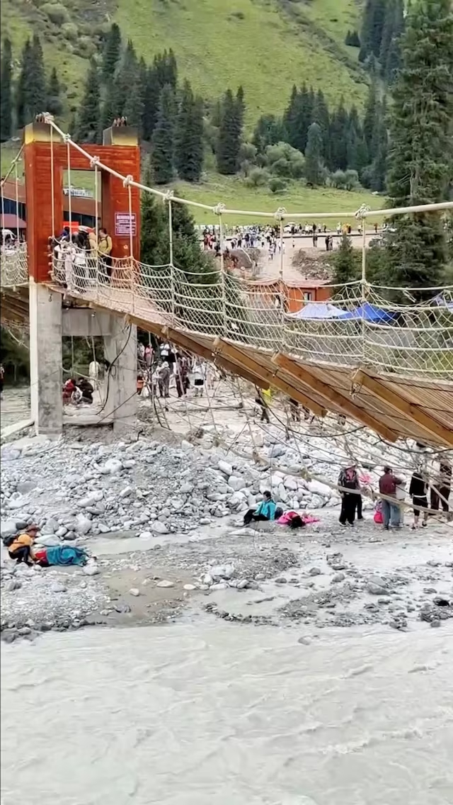 Colapso de puente colgante en China deja cinco fallecidos y 24 heridos