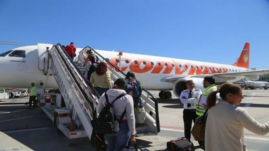 Vuelo con 207 venezolanos repatriados desde EE.UU. aterriza en el país