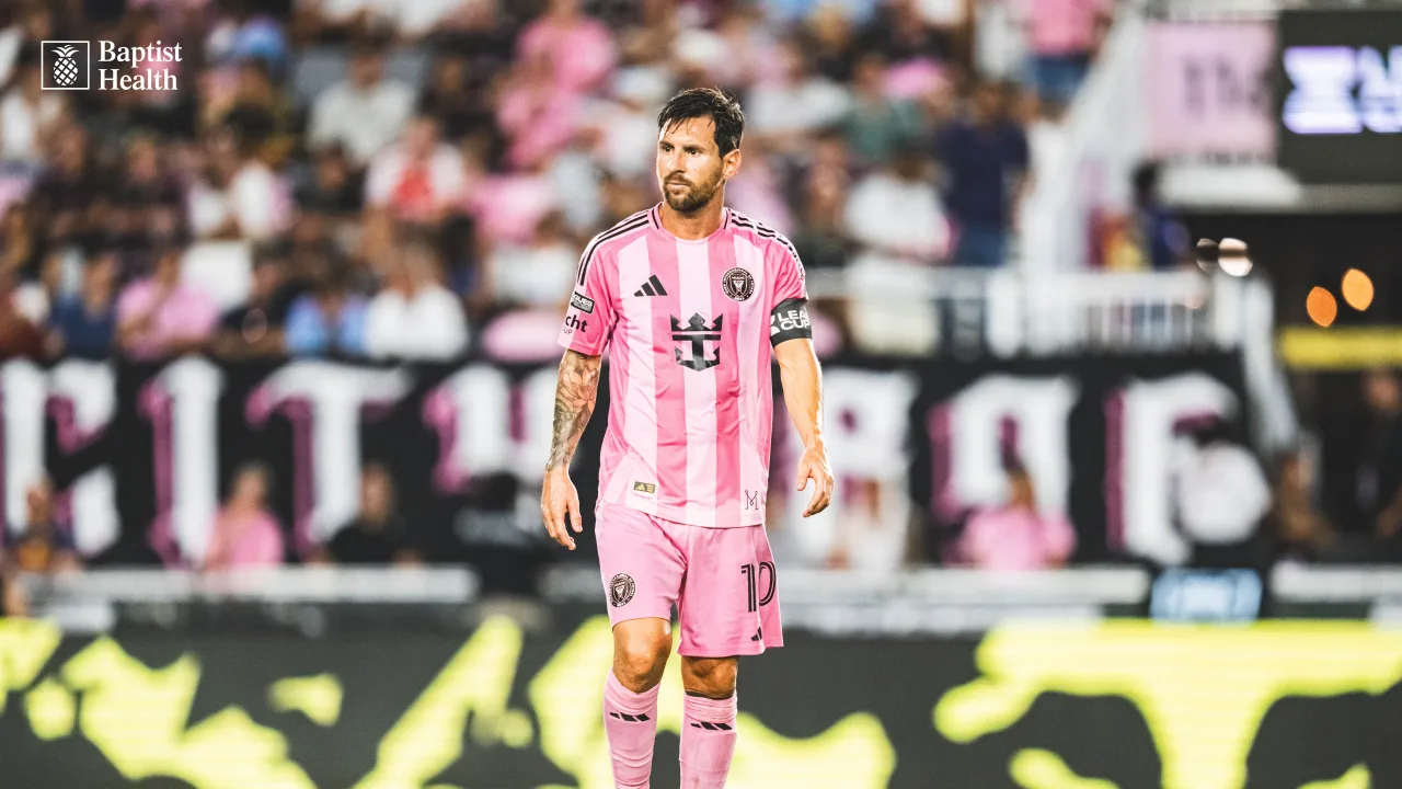Messi sufre lesión muscular leve en la pierna derecha y su regreso queda en suspenso