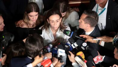 Esposa de Miguel Uribe se despide con un llamado a la "unión, paz y amor"