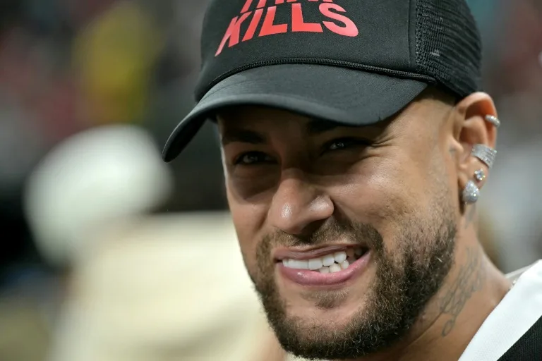 Neymar podría volver a jugar con el Santos en noviembre para evitar el descenso