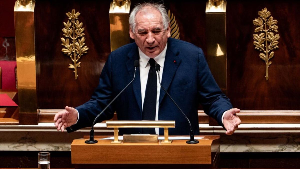 François Bayrou dimite como primer ministro de Francia tras un voto de no confianza.