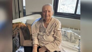 Mujer de 95 años es acusada de asesinar a su compañera de habitación en Nueva York