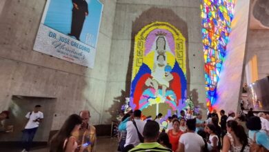 Honran a la Virgen de Coromoto con un inmenso mural hecho con 21 mil globos