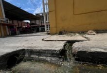 Comerciantes del Mercado de los buhoneros Juncal afectados por desborde de cloacas