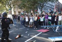 España: Protestas en La Vuelta dejan 22 policías heridos y 2 detenidos