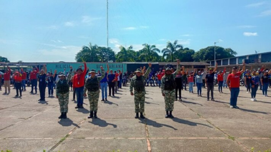 (+Fotos) Inicia el entrenamiento de la Milicia Bolivariana en 312 cuarteles de Venezuela