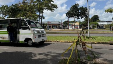Peligroso hueco afecta canal de servicio en la avenida Raúl Leoni de Maturín