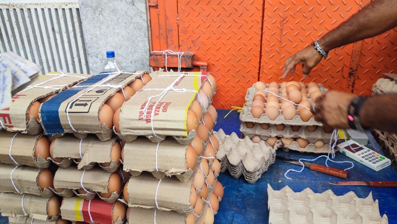Cartón de huevos en el mercado viejo supera los 800 bolívares