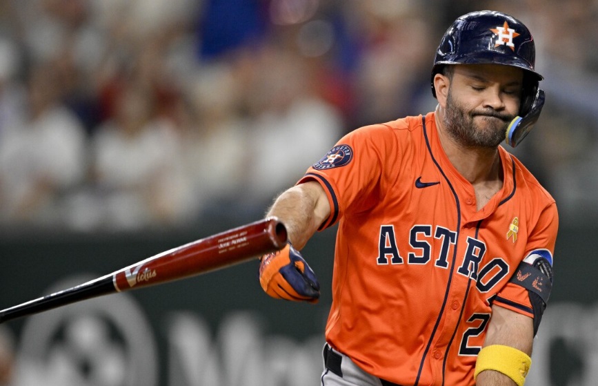 José Altuve se lesiona y sale del juego contra los Bravos