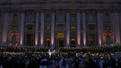 Karol G llena la Plaza de San Pedro con un concierto histórico en el Vaticano