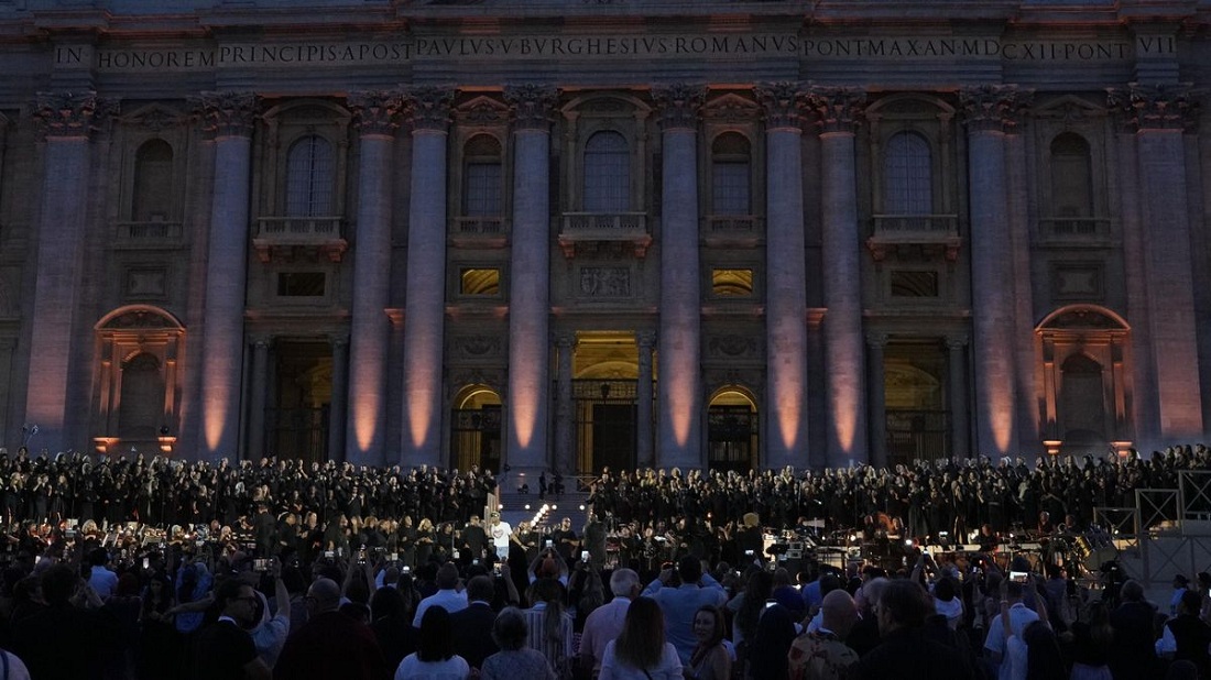 Karol G llena la Plaza de San Pedro con un concierto histórico en el Vaticano