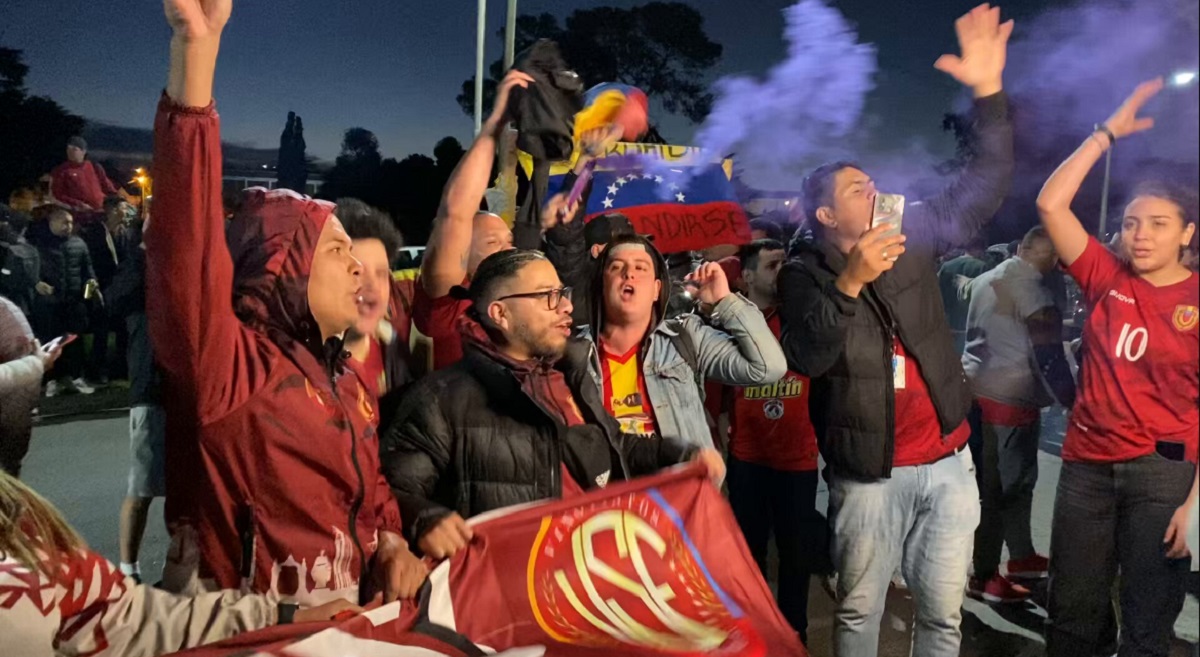 Venezolanos se movilizan en Buenos Aires para apoyar a la vinotinto