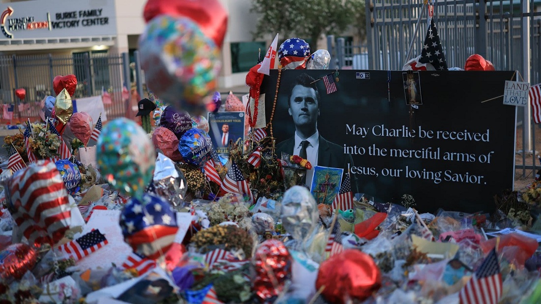 Más de 100,000 personas se congregan para dar el último adiós a Charlie Kirk