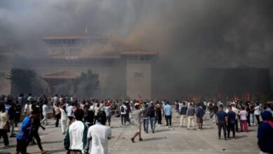 Muere la esposa de un exprimer ministro nepalí tras ser incendiada por manifestantes