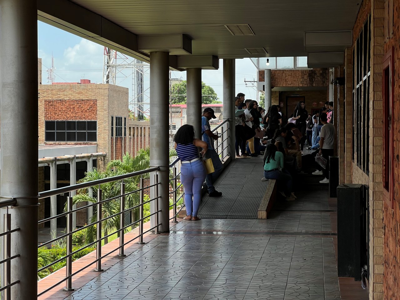 Estudiantes de la UBV solicitan la reactivación del comedor y servicios de transporte