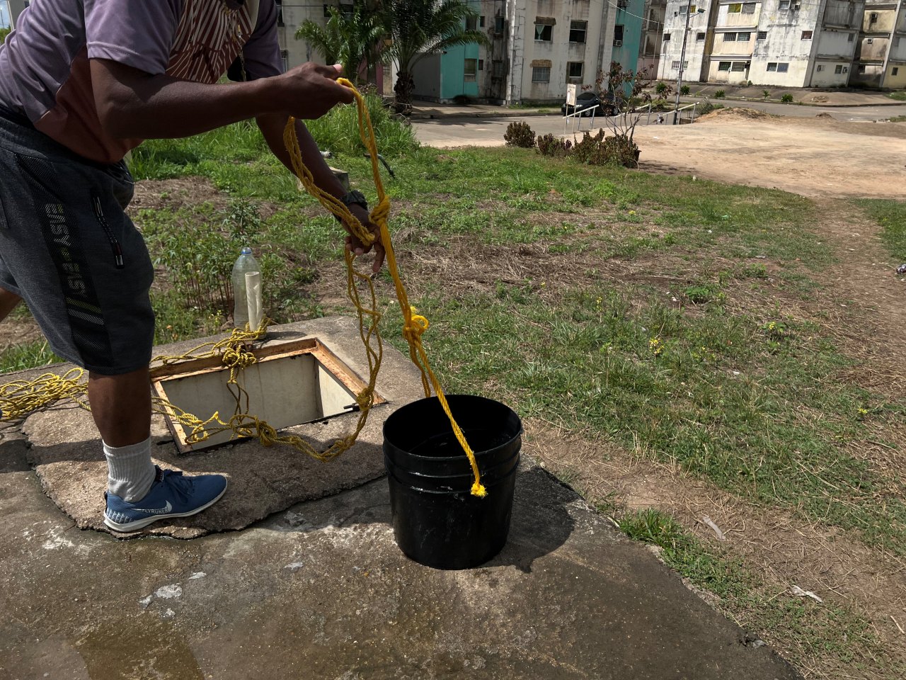 "Estamos pasando roncha": dicen los vecinos de Guanaguanay por falta de agua