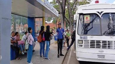 Usuarios del transporte reportan cobro ilegal del pasaje y pocas unidades en horas picos