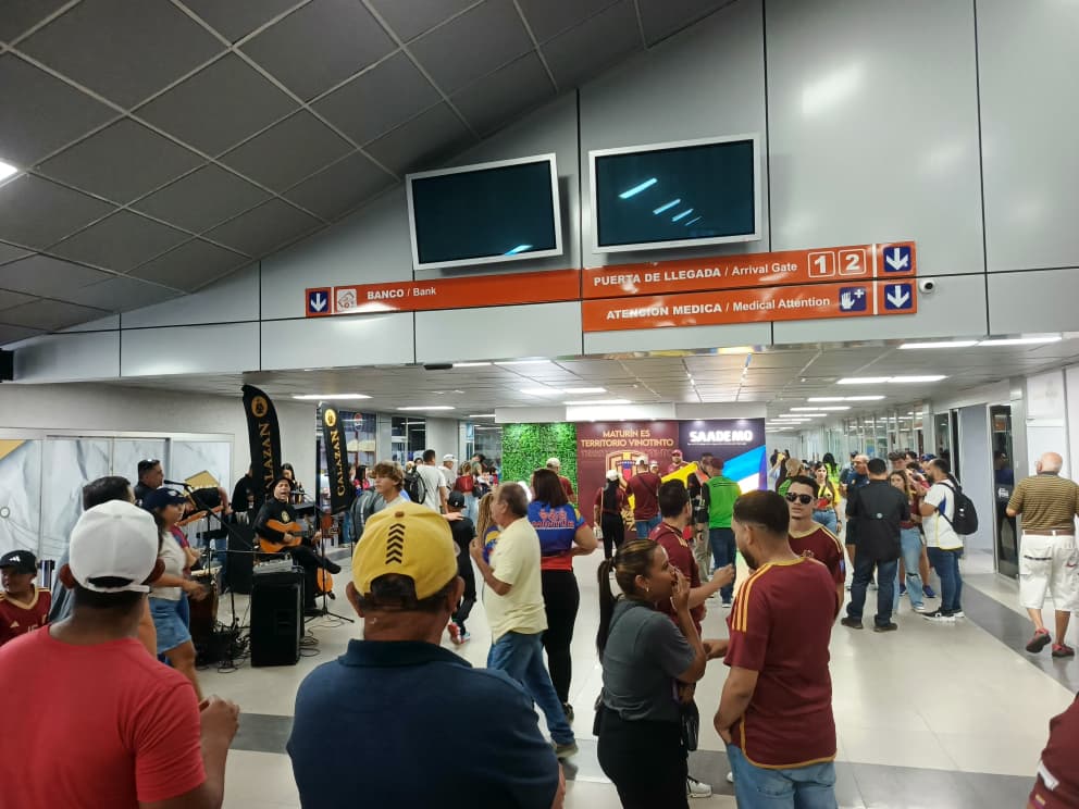 Full movilización se registra en el Terminal y Aeropuerto de Maturín ante juego de La Vinotinto