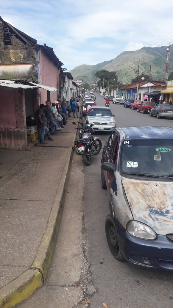 Transportistas de Caripe están paralizados en protesta por combustible y aumento del pasaje