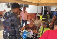 En El Furrial la Gran Misión Abuelos y Abuelas de la Patria entregó medicinas y lentes, así como atención a las mascotas y servicio de peluquería.