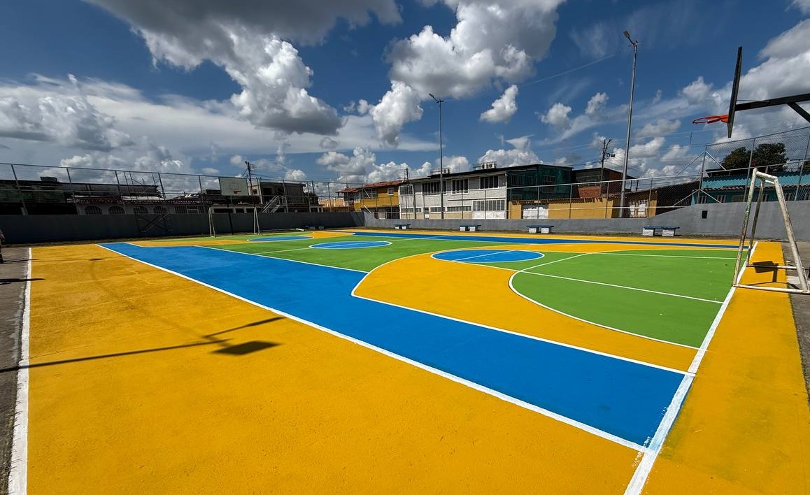 Rehabilitan tres canchas deportivas para más de 12 mil familias en Maturín