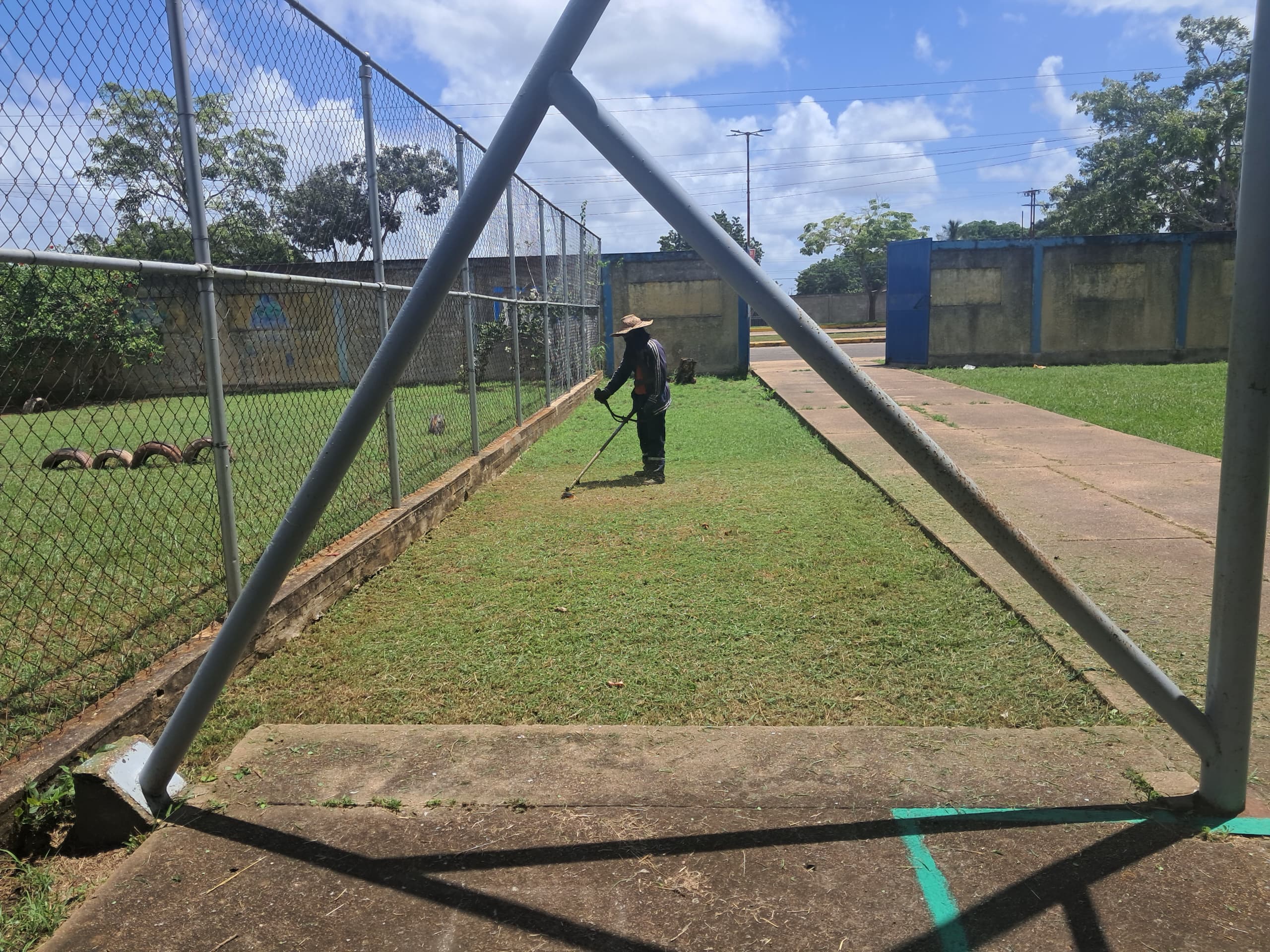 Con la limpieza de sus escuelas, el municipio Libertador inicia el año escolar