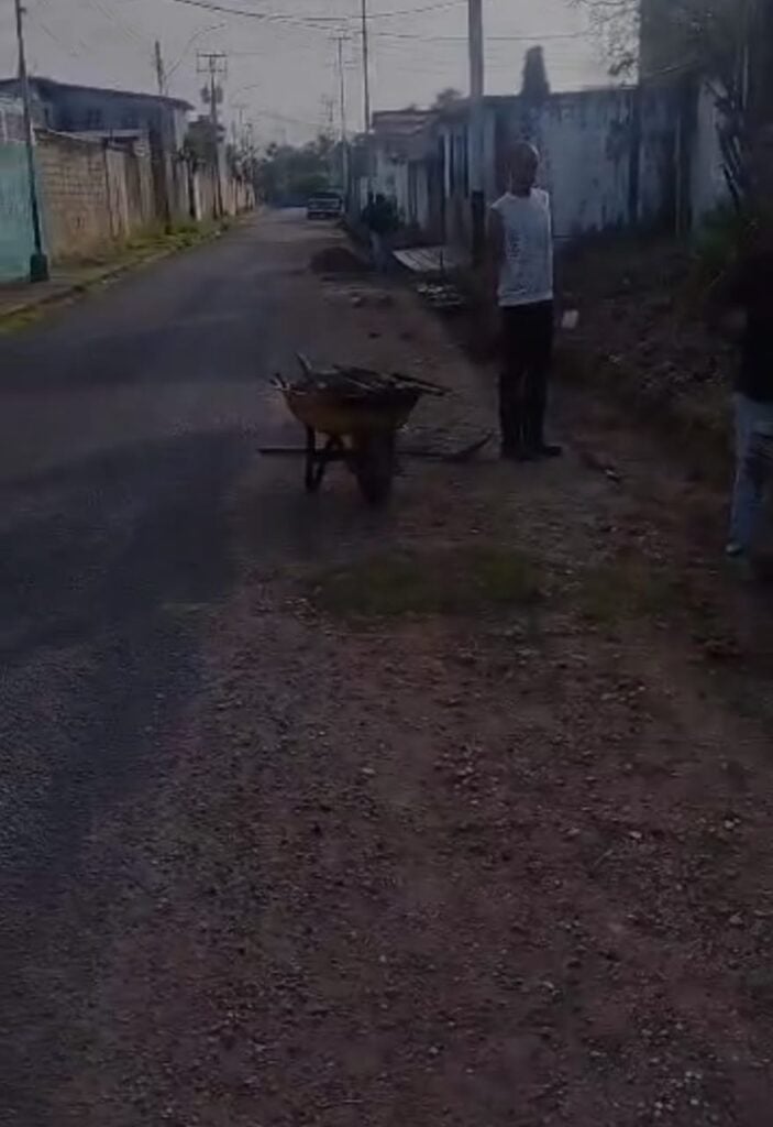 Poder Popular de la calle 6 en La Floreta inicia construcción de aceras y brocales