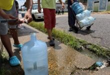 Vecinos de la calle El Tubo viven sin una gota de agua por las tuberías